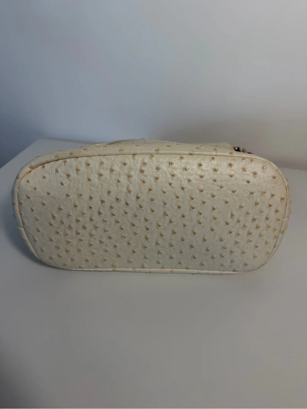Gianni Bini Cream Textured Shoulder Bag Tan Strap ostrich hobo Y2K purse ivory